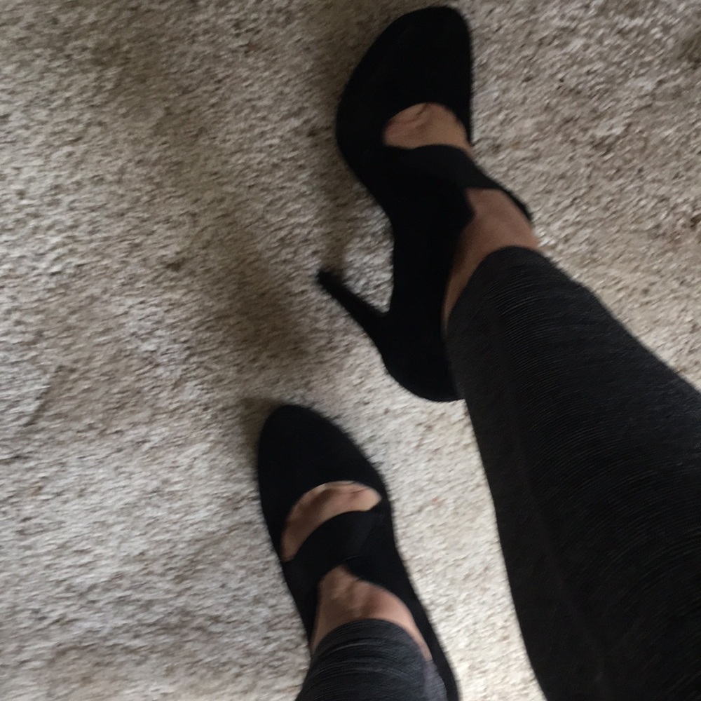 Heels - Picture 3 of 5